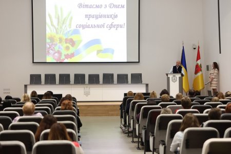 Мэр Одессы наградил сотрудников социальной сферы (фото, видео)