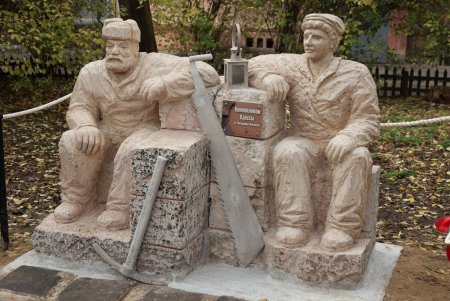 Возле музея на Бунина появился памятник каменоломам (фото)