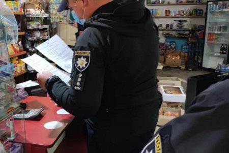 Полицейские Одесской области поймали 17 нарушителей, незаконно продававших алкоголь, сигареты, продукты и саженцы (фото)