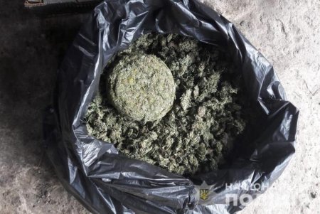 У юного жителя Одесской области нашли 4,5 килограмма конопли, а у другого нарушителя — безакцизные сигареты и алкоголь (фото)