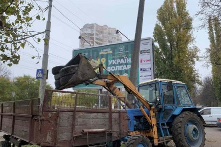 Одесситов призывают не использовать старые автомобильные покрышки для благоустройства дворов (фото)