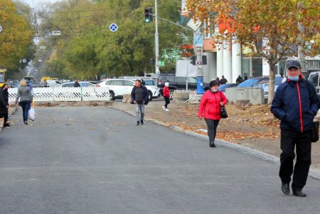 На перекрестке Преображенской и Новощепного Ряда укладывают трамвайное полотно (фоторепортаж)