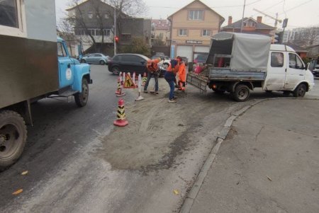 Коммунальщики привели в порядок дорогу в Малиновском районе, на которую нарушители разлили бетонную смесь (фото)
