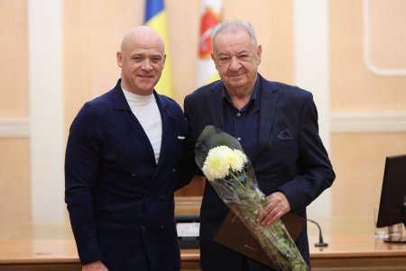 Городской голова Геннадий Труханов поздравил работников культуры и вручил муниципальную премию (фото, видео)