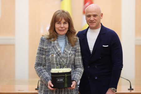Городской голова Геннадий Труханов поздравил работников культуры и вручил муниципальную премию (фото, видео)