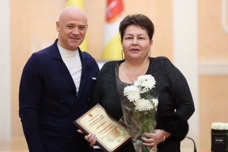 Городской голова Геннадий Труханов поздравил работников культуры и вручил муниципальную премию (фото, видео)