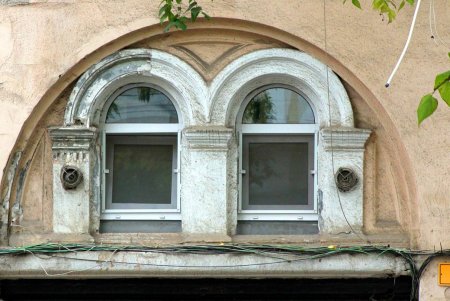 Улица Нежинская: старинные дома, брусчатка и столетние трамвайные рельсы (фоторепортаж) 