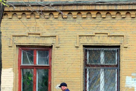 Улица Нежинская: старинные дома, брусчатка и столетние трамвайные рельсы (фоторепортаж) 
