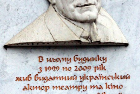 Улица Нежинская: старинные дома, брусчатка и столетние трамвайные рельсы (фоторепортаж) 