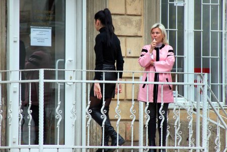 Улица Нежинская: старинные дома, брусчатка и столетние трамвайные рельсы (фоторепортаж) 