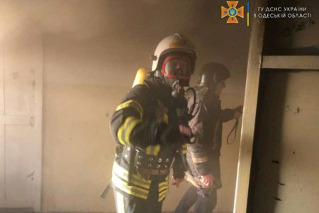 Горело общежитие на Новосельского: эвакуированы 37 человек (фото, видео)