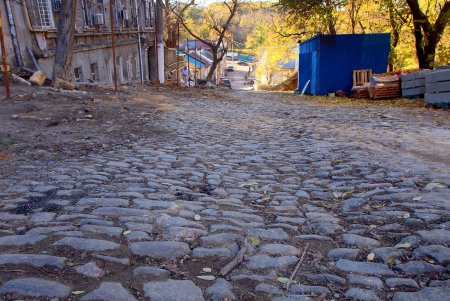 Ремонт Градоначальницкой лестницы: замена асфальта, восстановление забора, установка перил и опор с фонарями (фоторепортаж)
