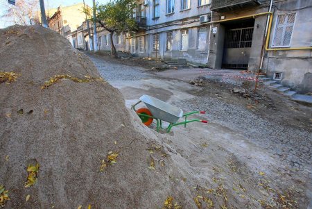 Ремонт Градоначальницкой лестницы: замена асфальта, восстановление забора, установка перил и опор с фонарями (фоторепортаж)
