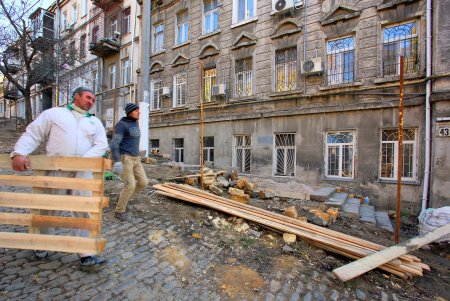 Ремонт Градоначальницкой лестницы: замена асфальта, восстановление забора, установка перил и опор с фонарями (фоторепортаж)