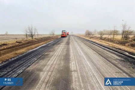 Возле села в Березовском районе обустраивают нижний слой нового дорожного покрытия (фото)