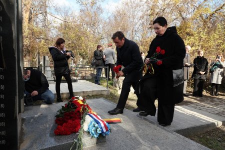 На 2-м Христианском кладбище послы Франции и Германии возложили цветы к мемориалам памяти (фото) 