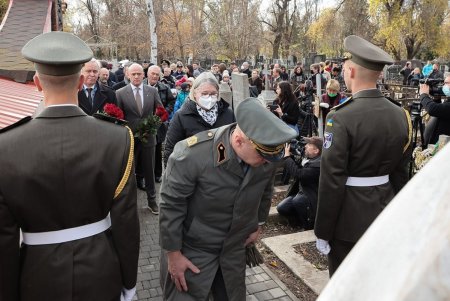 На 2-м Христианском кладбище послы Франции и Германии возложили цветы к мемориалам памяти (фото) 