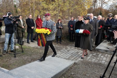 На 2-м Христианском кладбище послы Франции и Германии возложили цветы к мемориалам памяти (фото) 