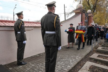 На 2-м Христианском кладбище послы Франции и Германии возложили цветы к мемориалам памяти (фото) 
