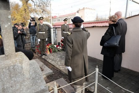На 2-м Христианском кладбище послы Франции и Германии возложили цветы к мемориалам памяти (фото) 