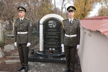 На 2-м Христианском кладбище послы Франции и Германии возложили цветы к мемориалам памяти (фото) 