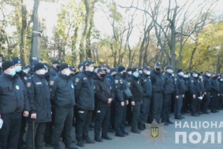 Более пятисот правоохранителей обеспечивают порядок во время матча между сборными Украины и Болгарии на стадионе «Черноморец» (фото, видео) 