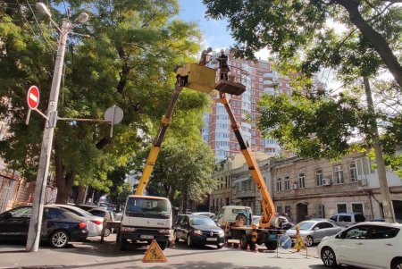 В историческом центре Одессы заменили более 1000 светильников на современные светодиодные лампы (фото, видео)