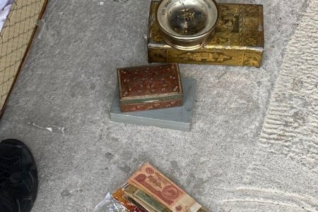 Старинные книги, медали и банкноты изъяли в паромном пункте пропуска «Орловка» (фото)