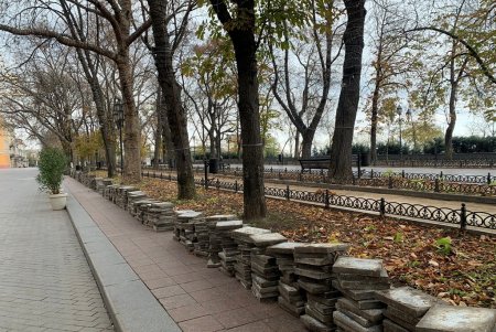 В рамках капремонта Приморского бульвара возле памятника Дюку уложат новую плитку (фото, видеокомментарий)