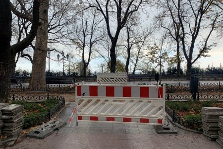 В рамках капремонта Приморского бульвара возле памятника Дюку уложат новую плитку (фото, видеокомментарий)