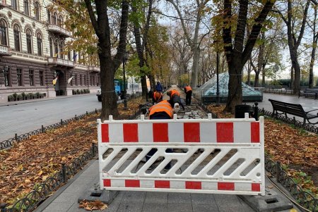 В рамках капремонта Приморского бульвара возле памятника Дюку уложат новую плитку (фото, видеокомментарий)