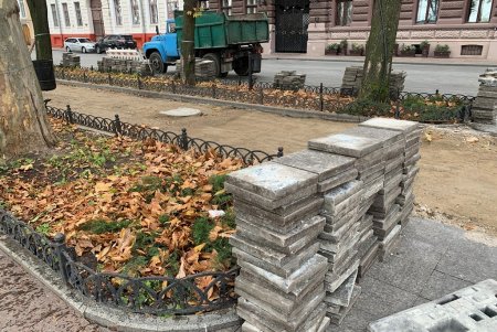 В рамках капремонта Приморского бульвара возле памятника Дюку уложат новую плитку (фото, видеокомментарий)