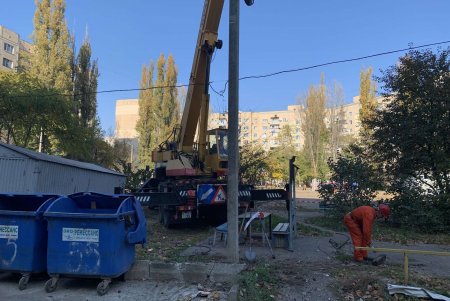 На двух улицах города восстановлено поврежденное наружное освещение (фото)