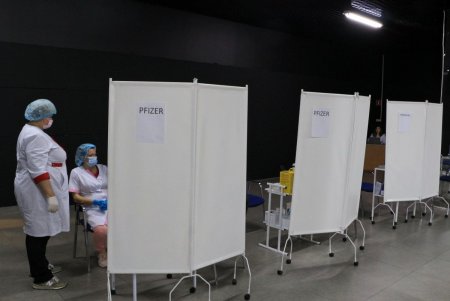 В Одессе ежедневно работают центры массовой вакцинации от COVID-19 на территории торговых центров (фото)