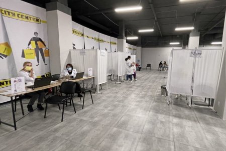 В Одессе ежедневно работают центры массовой вакцинации от COVID-19 на территории торговых центров (фото)