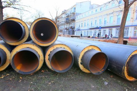 На Александровском проспекте коммунальщики ремонтируют участки теплотрассы (фоторепортаж)