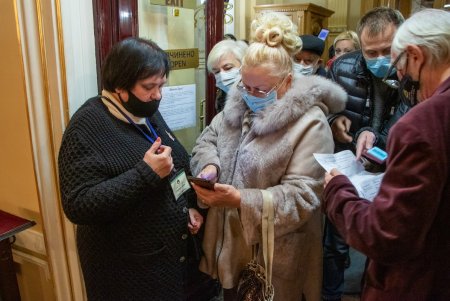 Оперный театр вновь открыл свои двери для зрителей, начав с балета «Лебединое озеро» (фото)