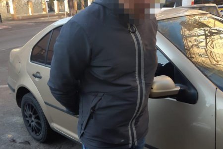 Наркодилера с сотней свертков кокаина, солей и метадона разоблачили на Новосельского (фото, видео)