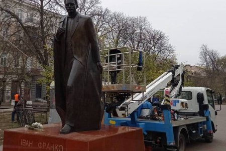 Два одесских памятника защитили от вандалов с помощью специального покрытия (фото)