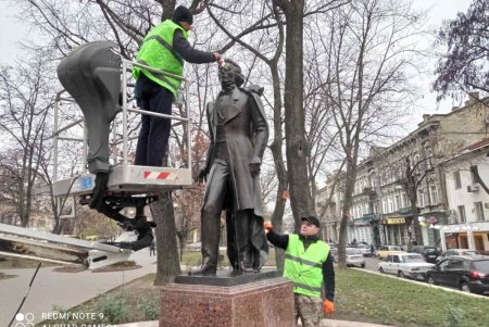 Два одесских памятника защитили от вандалов с помощью специального покрытия (фото)