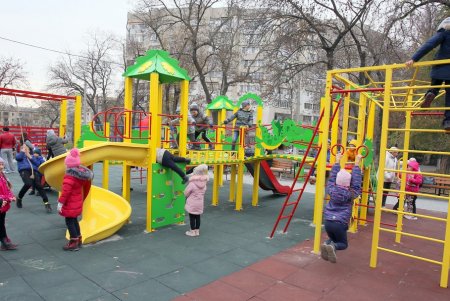Новая современная спортивно-игровая детская площадка открылась в Михайловском сквере (фоторепортаж)
