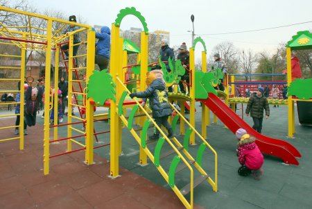 Новая современная спортивно-игровая детская площадка открылась в Михайловском сквере (фоторепортаж)