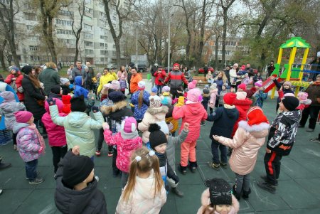 Новая современная спортивно-игровая детская площадка открылась в Михайловском сквере (фоторепортаж)