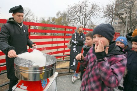 Новая современная спортивно-игровая детская площадка открылась в Михайловском сквере (фоторепортаж)