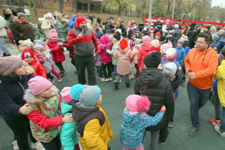 Новая современная спортивно-игровая детская площадка открылась в Михайловском сквере (фоторепортаж)