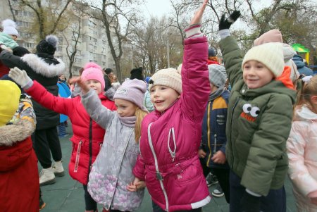 Новая современная спортивно-игровая детская площадка открылась в Михайловском сквере (фоторепортаж)