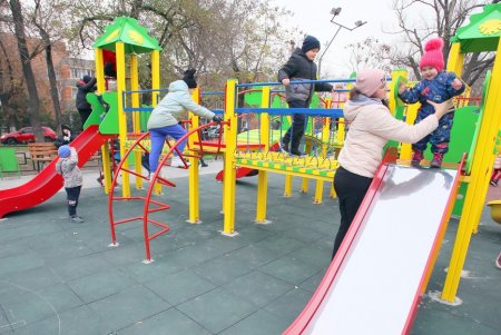 Новая современная спортивно-игровая детская площадка открылась в Михайловском сквере (фоторепортаж)