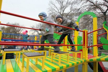 Новая современная спортивно-игровая детская площадка открылась в Михайловском сквере (фоторепортаж)