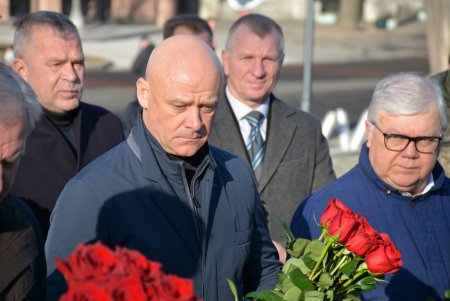 В День Достоинства и Свободы одесситы возложили цветы к памятнику Шевченко (фото)