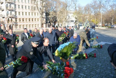 Церемония возложения цветов в честь Дня Достоинства и Свободы (фоторепортаж)